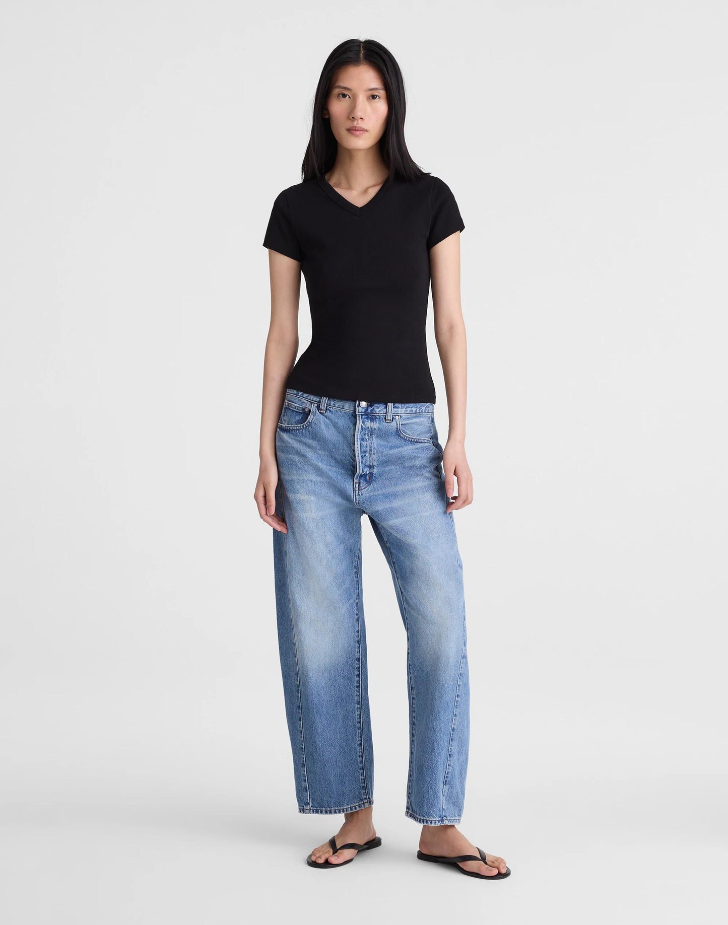 Madewell The '90s V-Neck Baby Tee in Compact Cotton Jet Black