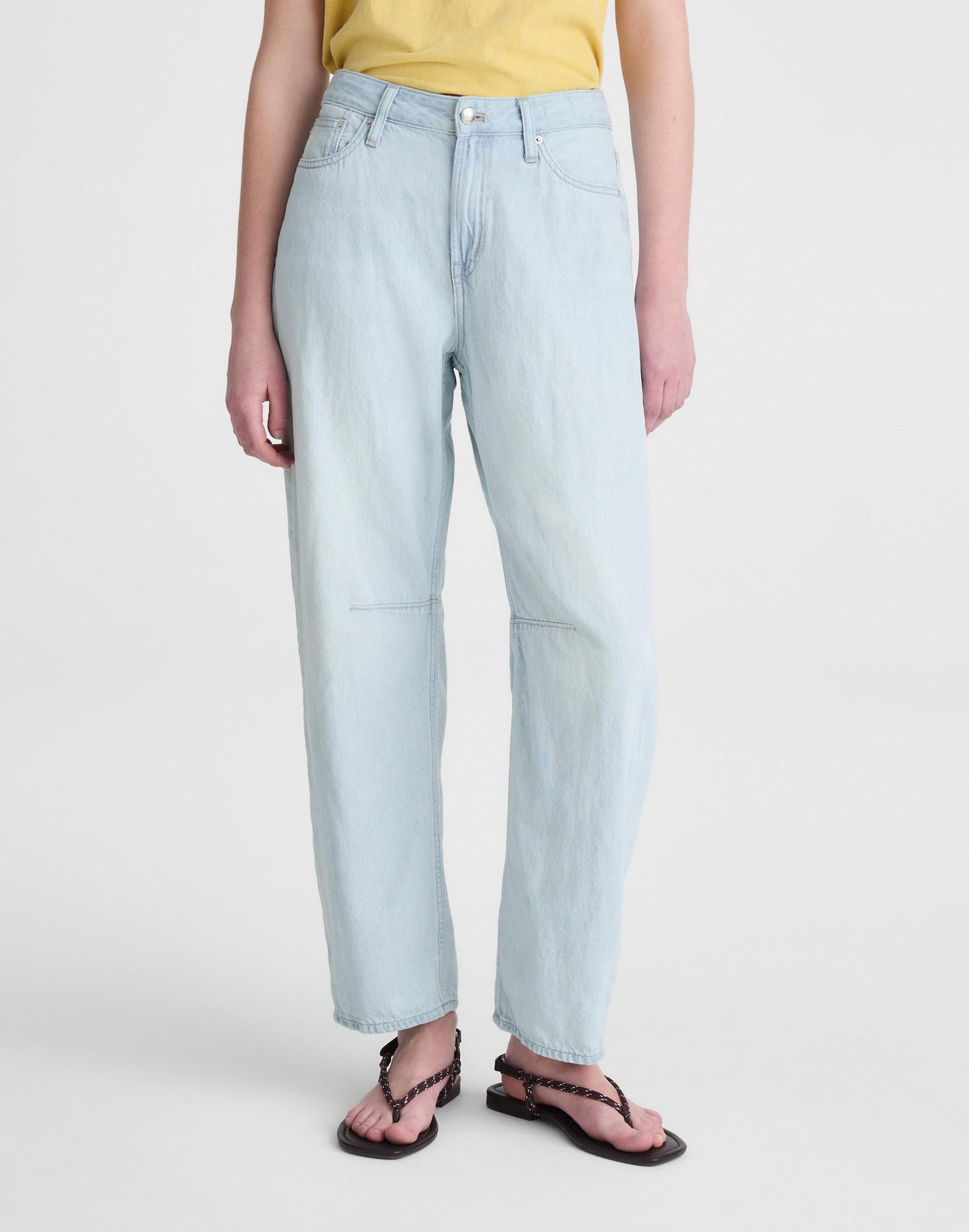 Madewell The Darted Barrel-Leg Jean in Airy Denim Laguna Wash
