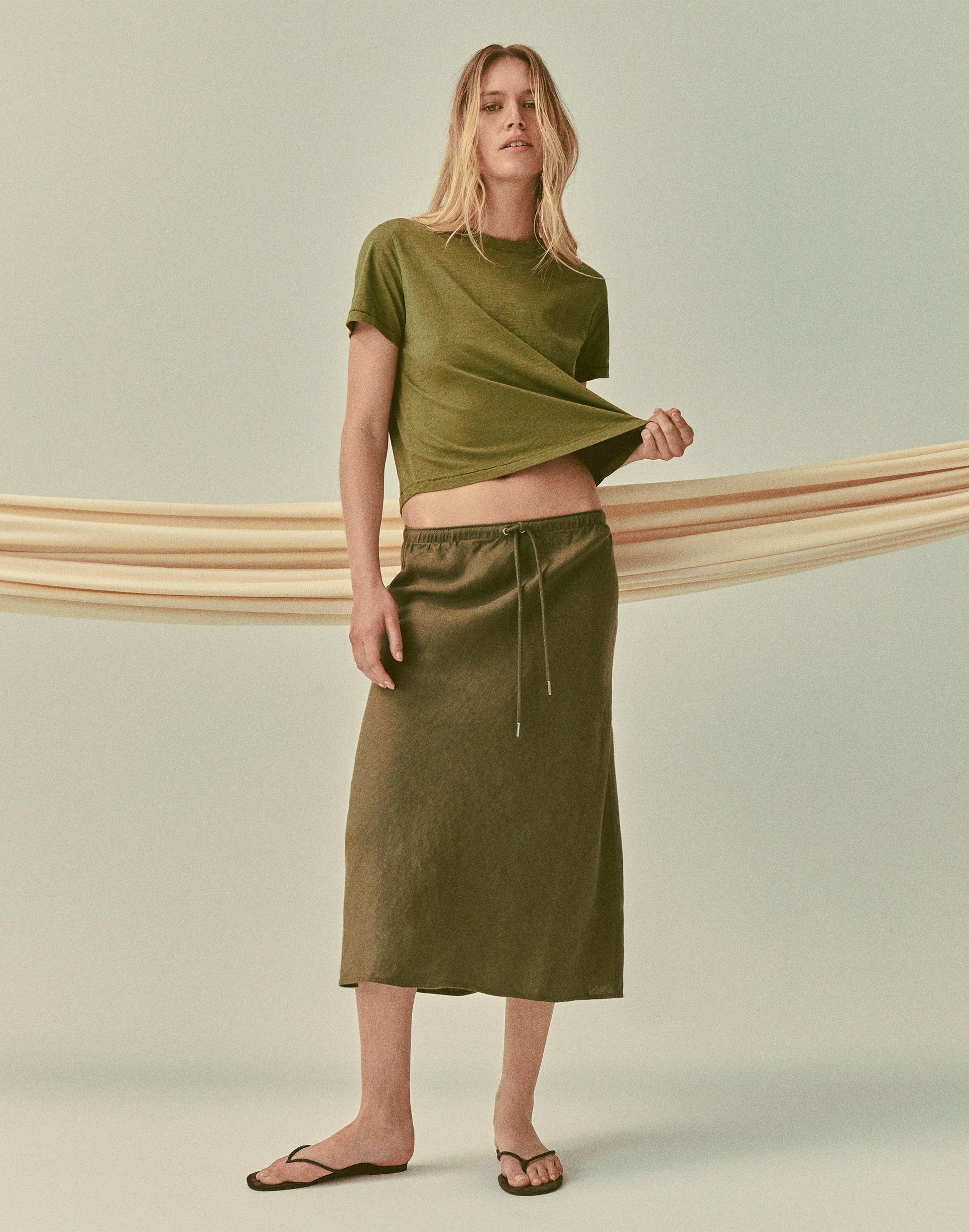 Madewell The Easy Crop Crewneck Tee in Soft Slub Chateau Olive