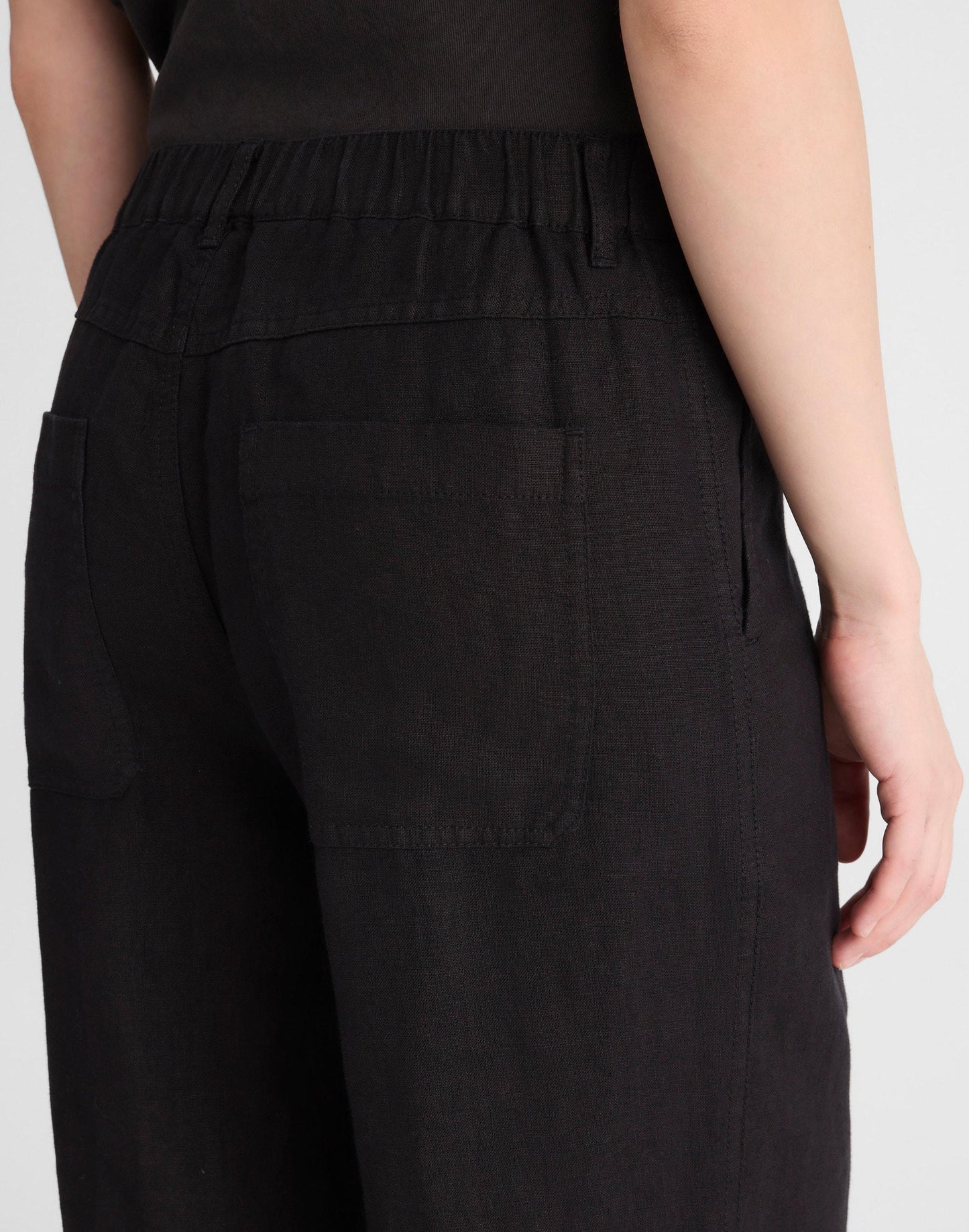 Madewell The Zoe Relaxed Straight Pant in 100% Linen Jet Black