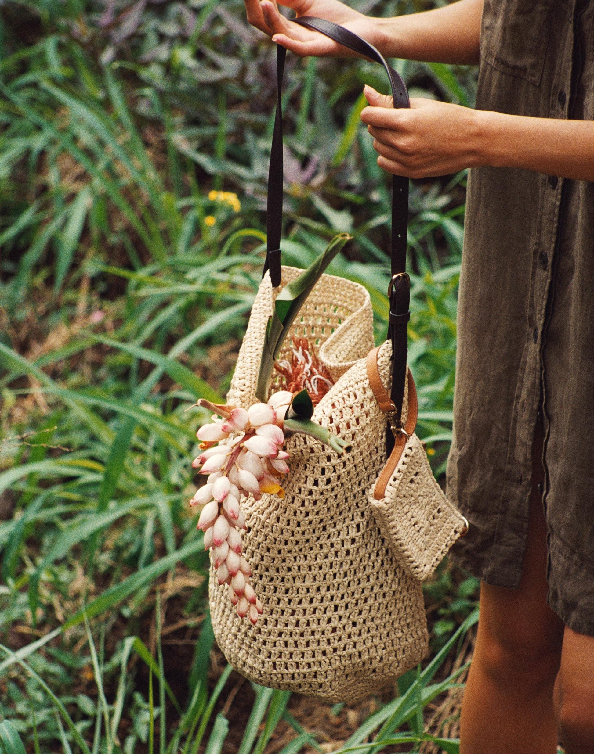Madewell The Clip-Strap Pouch Natural