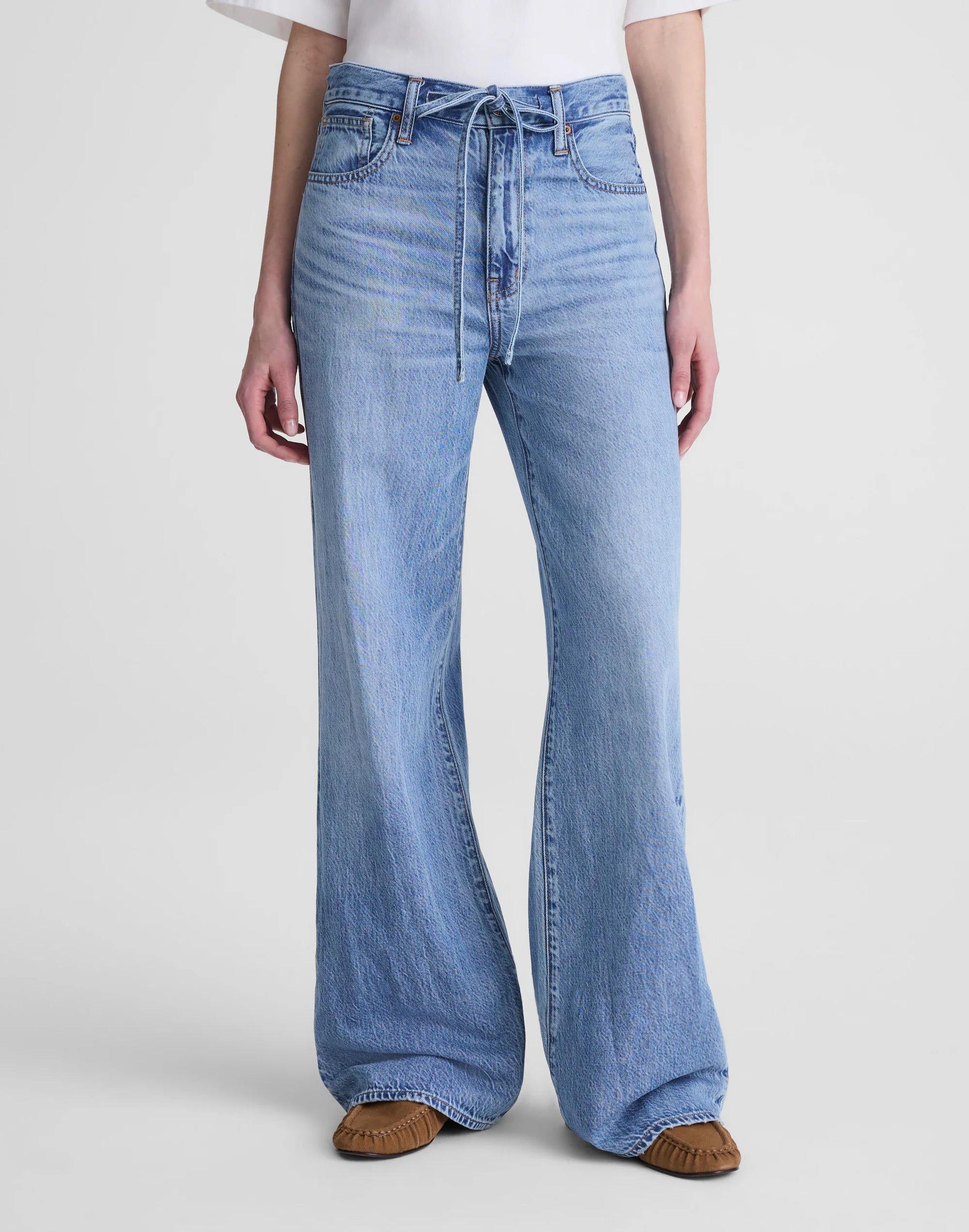 Madewell The Short Ultimate Wide-Leg Jean in Airy Denim Raebrook Wash