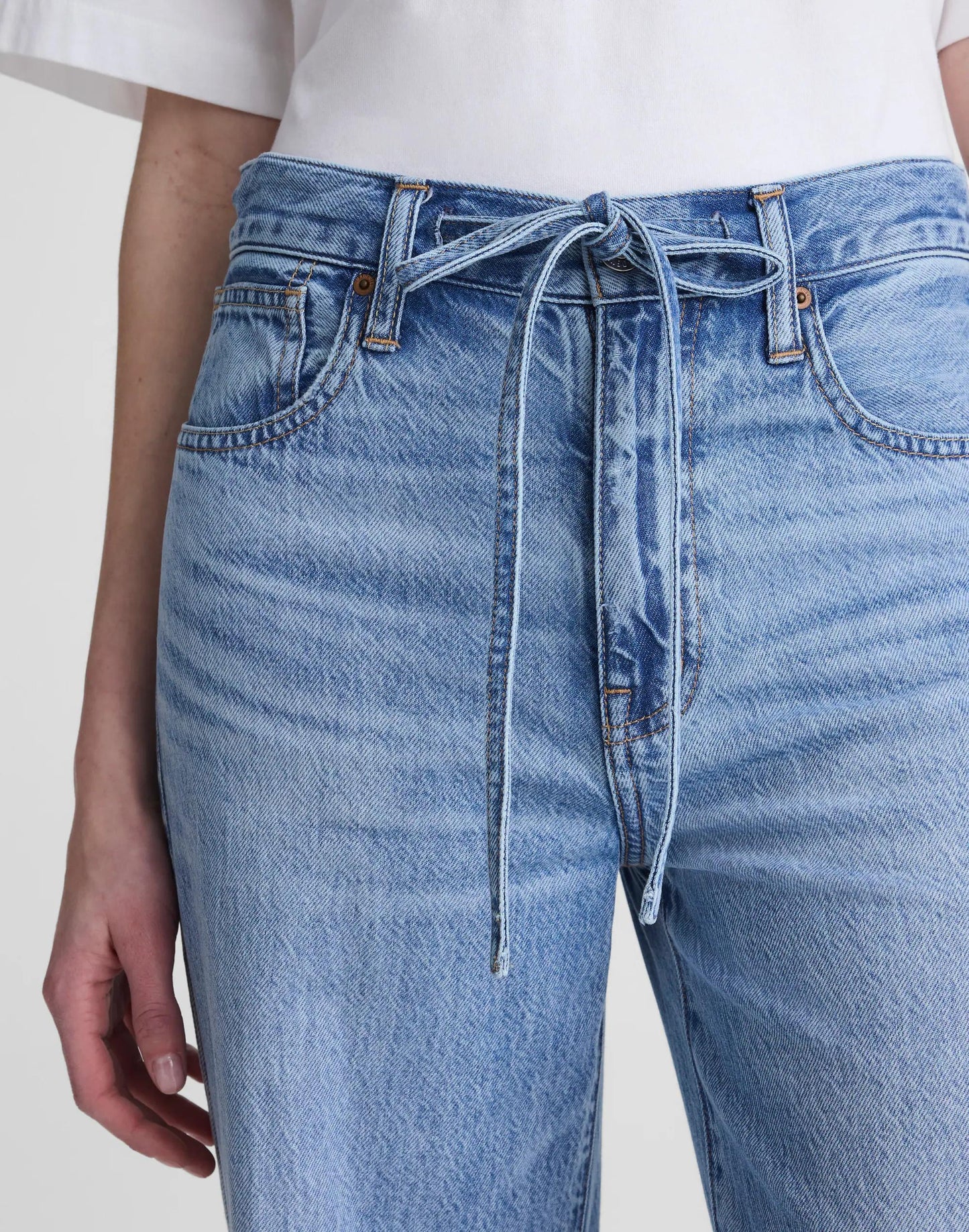 Madewell The Short Ultimate Wide-Leg Jean in Airy Denim Raebrook Wash