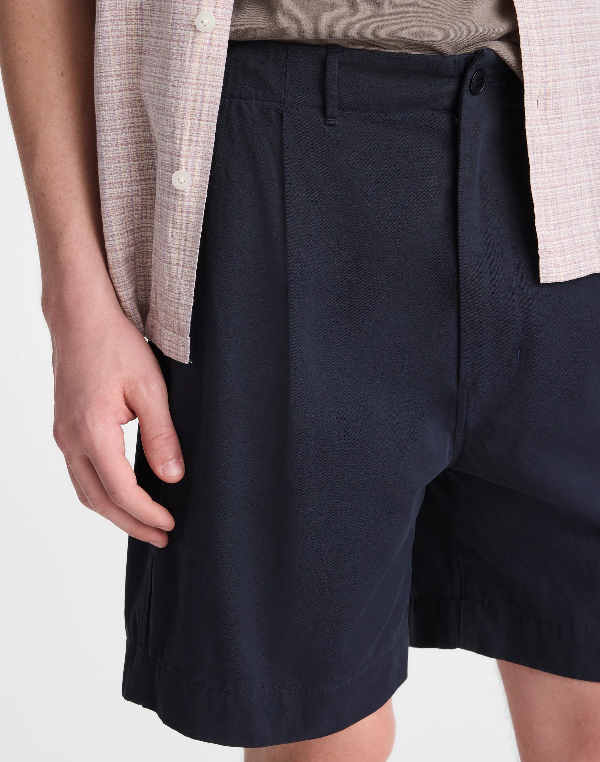 Madewell Pleated Chino Shorts in Uniform Twill Navy